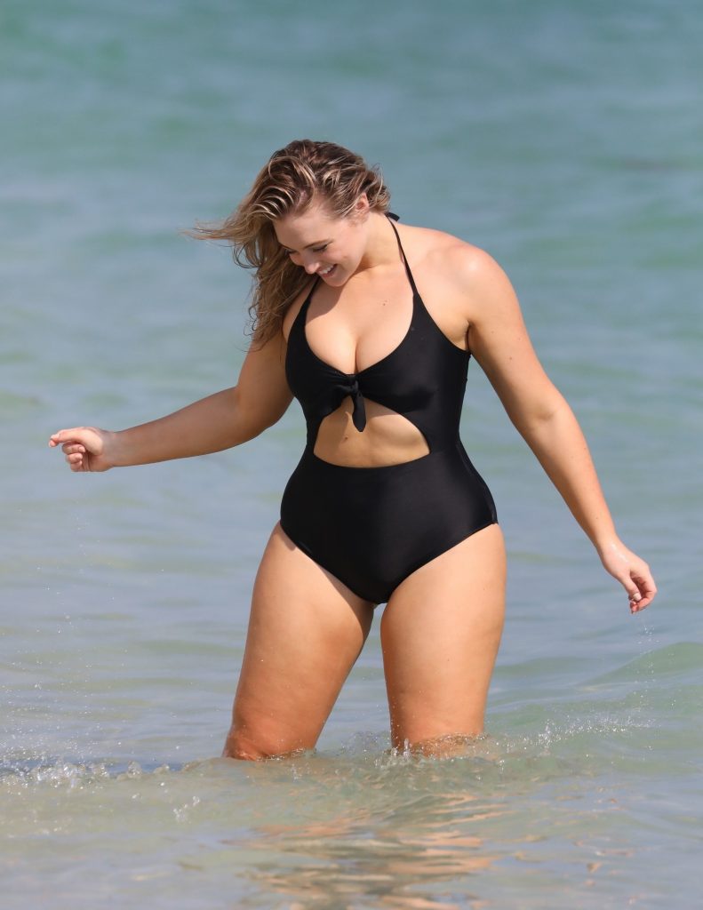 BBW blonde Iskra Lawrence lights up a swimsuit photoshoot gallery, pic 514