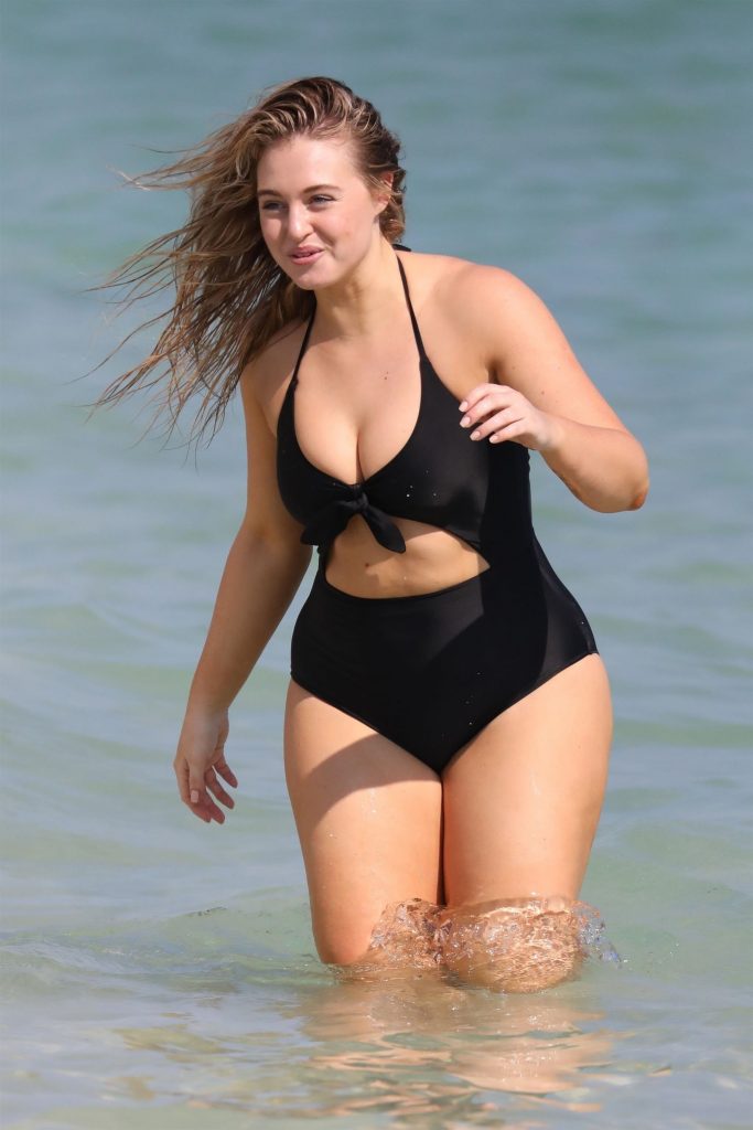 BBW blonde Iskra Lawrence lights up a swimsuit photoshoot gallery, pic 558