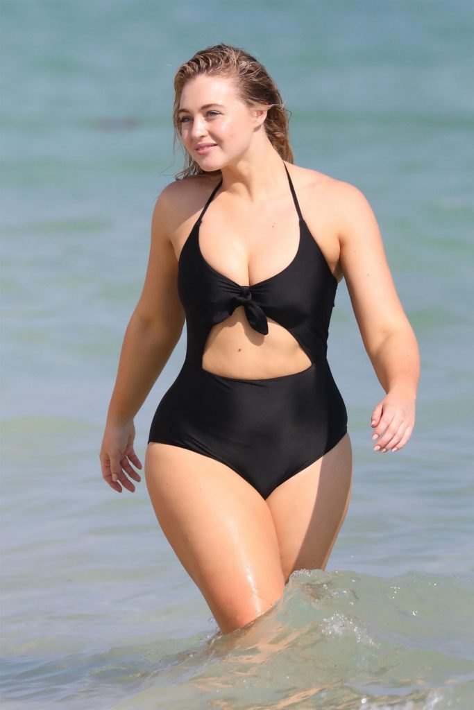 BBW blonde Iskra Lawrence lights up a swimsuit photoshoot gallery, pic 568