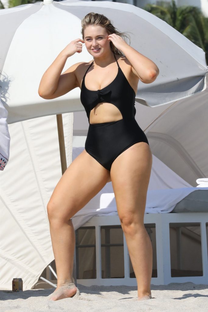 BBW blonde Iskra Lawrence lights up a swimsuit photoshoot gallery, pic 584