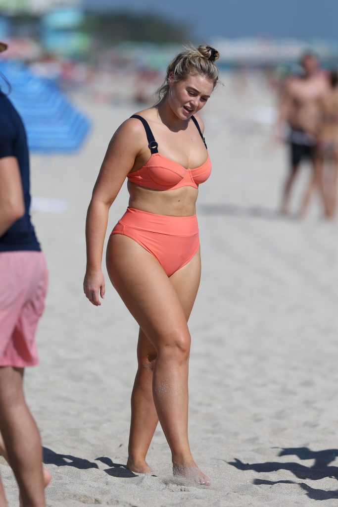 BBW blonde Iskra Lawrence lights up a swimsuit photoshoot gallery, pic 630
