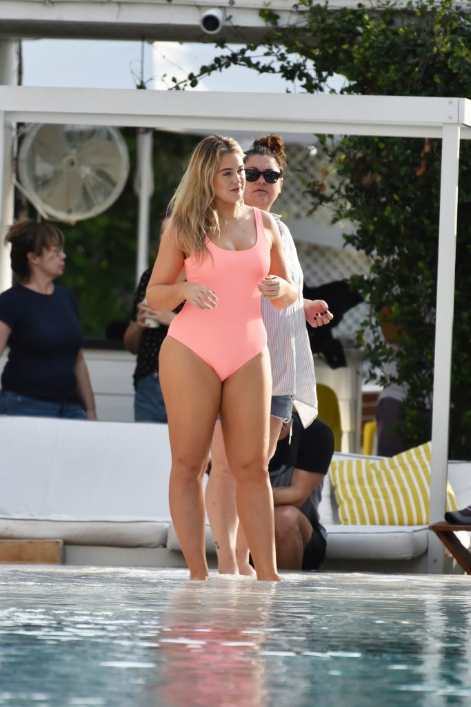 BBW blonde Iskra Lawrence lights up a swimsuit photoshoot gallery, pic 70