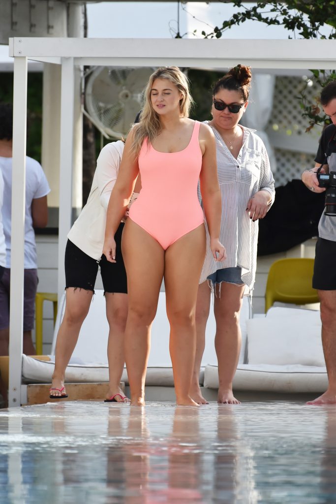 BBW blonde Iskra Lawrence lights up a swimsuit photoshoot gallery, pic 76