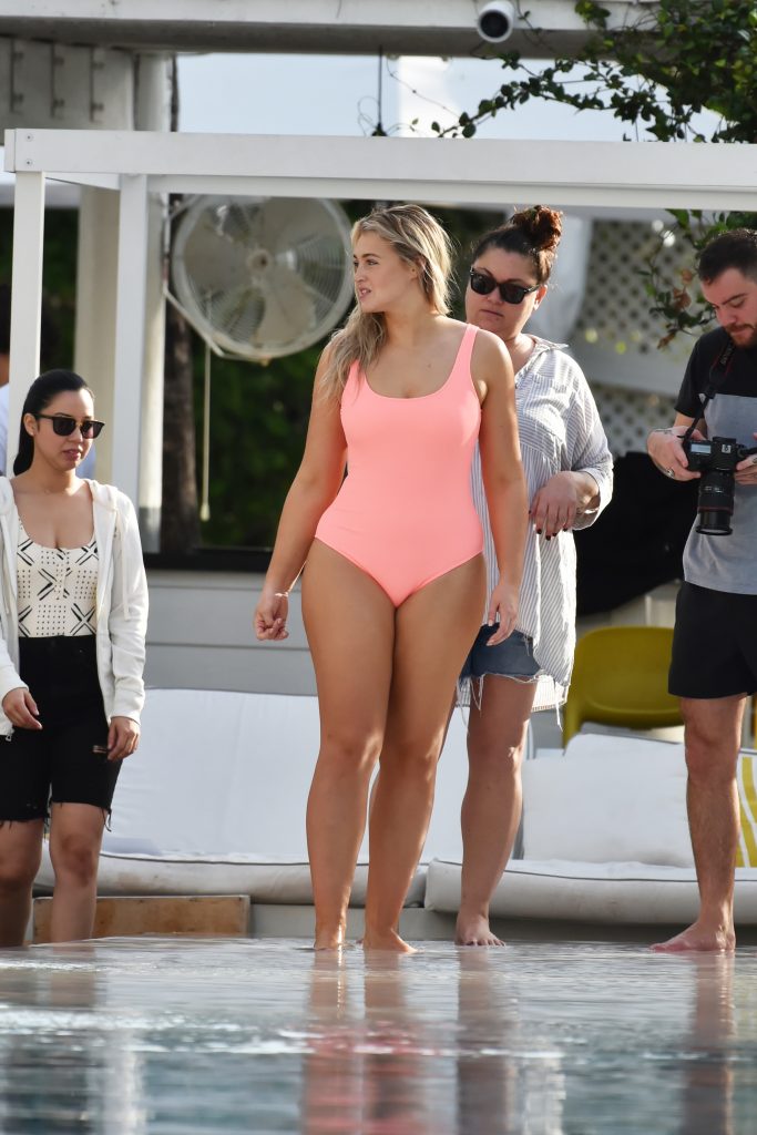 BBW blonde Iskra Lawrence lights up a swimsuit photoshoot gallery, pic 78