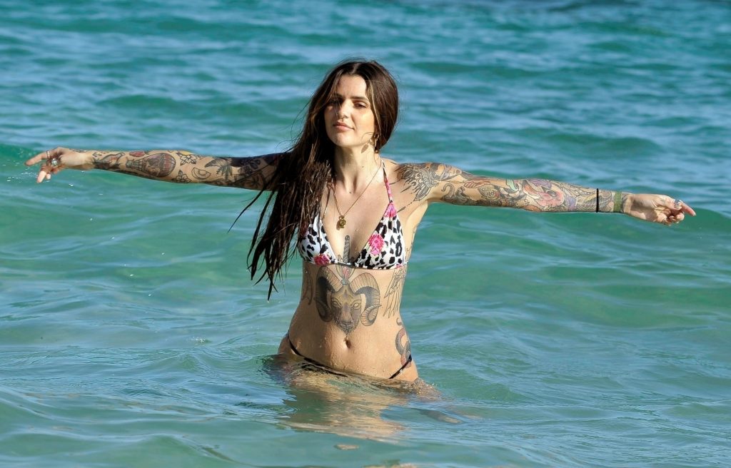 Bikini-clad Darylle Sargeant enjoys frolicking in the water gallery, pic 30