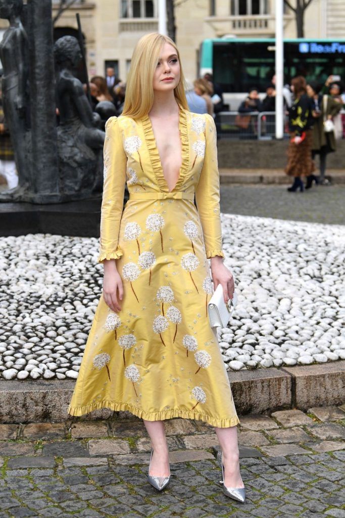 Pale Blonde Beauty Elle Fanning Shows Her Tits And Nipples The 