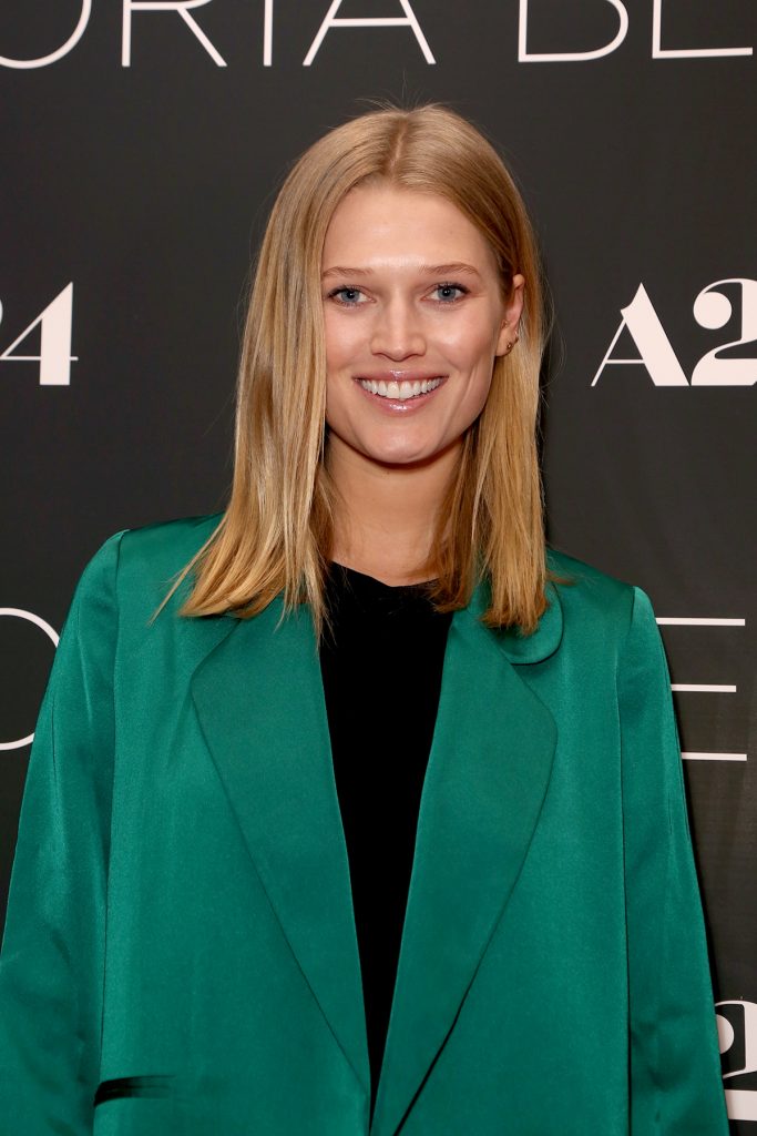 Toni Garrn Shows her Delightful Young Breasts While Braless gallery, pic 30