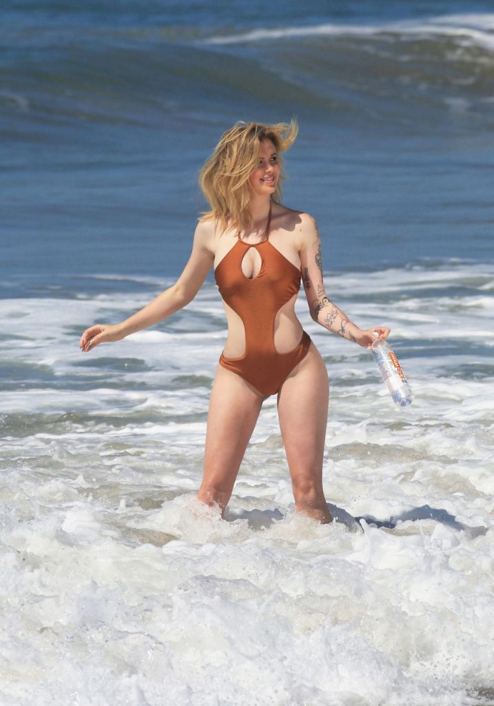 Ireland Baldwin Posing in a Sexy Swimsuit - 138 Water Promo Photoshoot gallery, pic 4