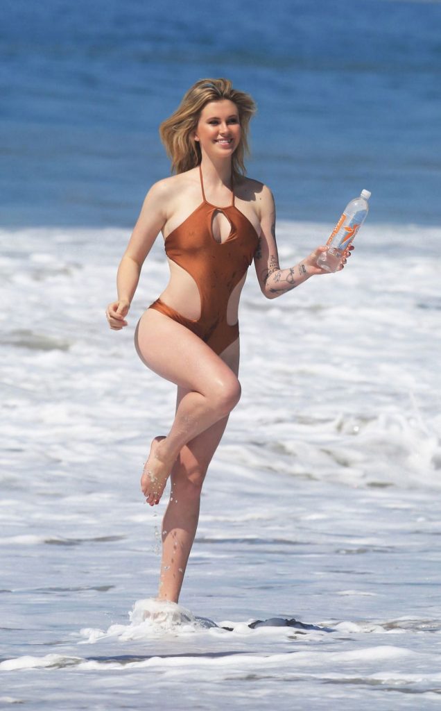 Ireland Baldwin Posing in a Sexy Swimsuit - 138 Water Promo Photoshoot gallery, pic 10