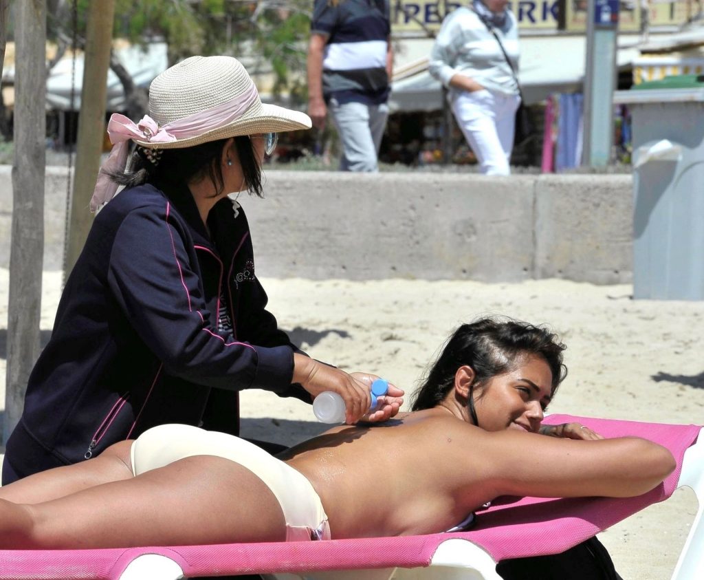 Topless Diva Malin Andersson Enjoying a Quick Backrub at the Beach gallery, pic 32