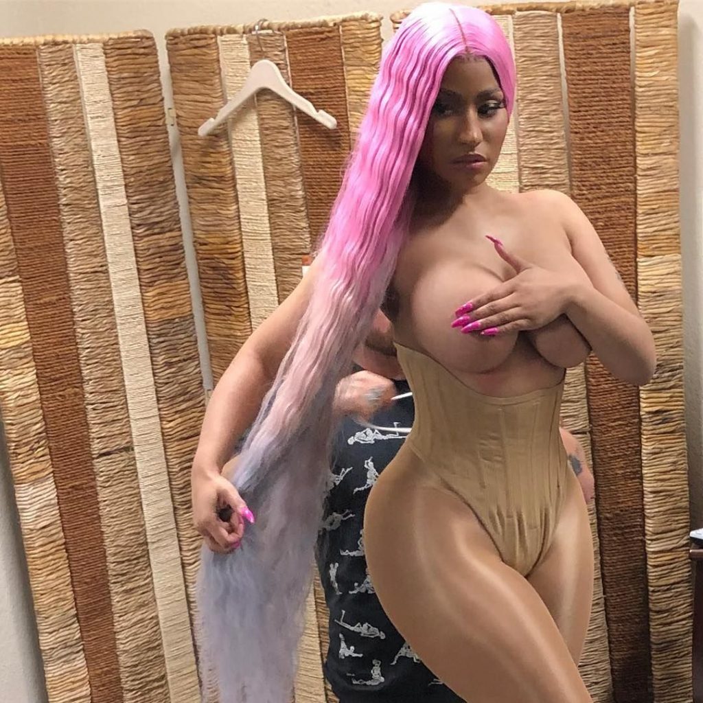 Thick Pink-Haired Beauty Nicki Minaj Posing Topless for Her Fans gallery, pic 2