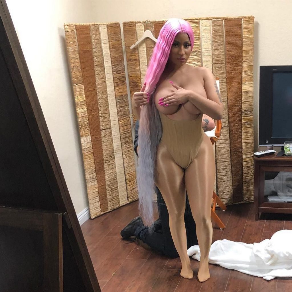Thick Pink-Haired Beauty Nicki Minaj Posing Topless for Her Fans gallery, pic 6
