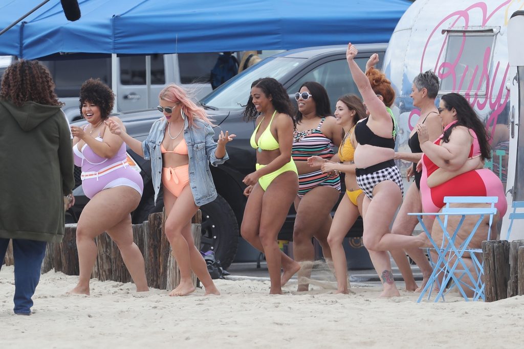 Thick Blonde MILF Busy Philipps Posing with Fatter Women on a Beach gallery, pic 42