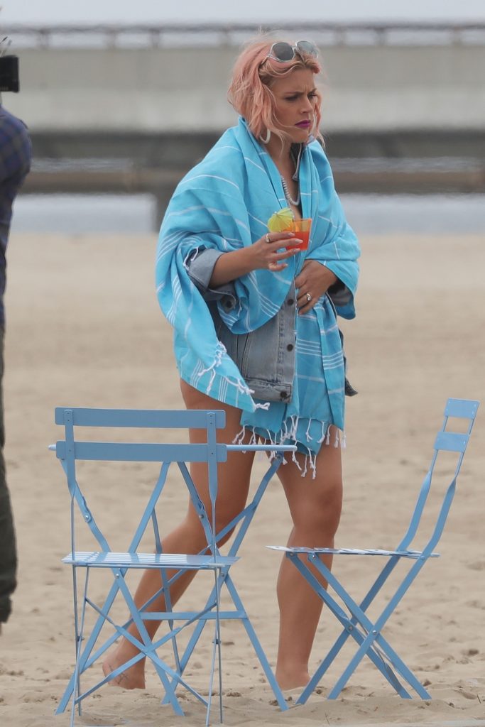 Thick Blonde MILF Busy Philipps Posing with Fatter Women on a Beach gallery, pic 18