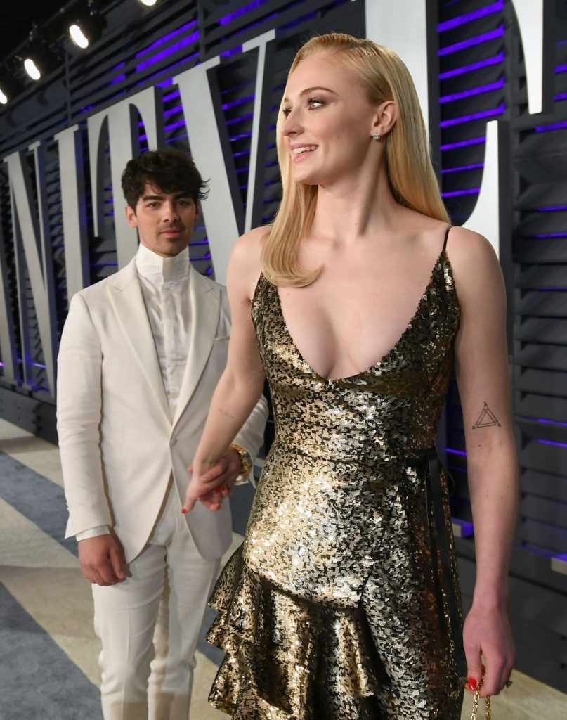 Seductive Sophie Turner Looks Beautiful in Her Revealing Dress gallery, pic 12