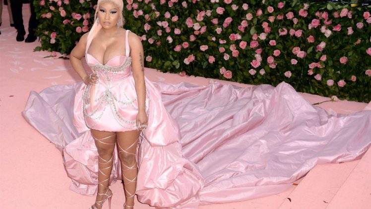 Curvy Seductress Nicki Minaj Showing Her Big Boobs Once Again