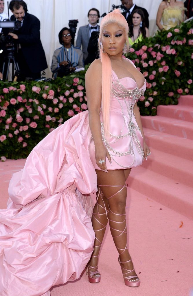 Curvy Seductress Nicki Minaj Showing Her Big Boobs Once Again gallery, pic 4