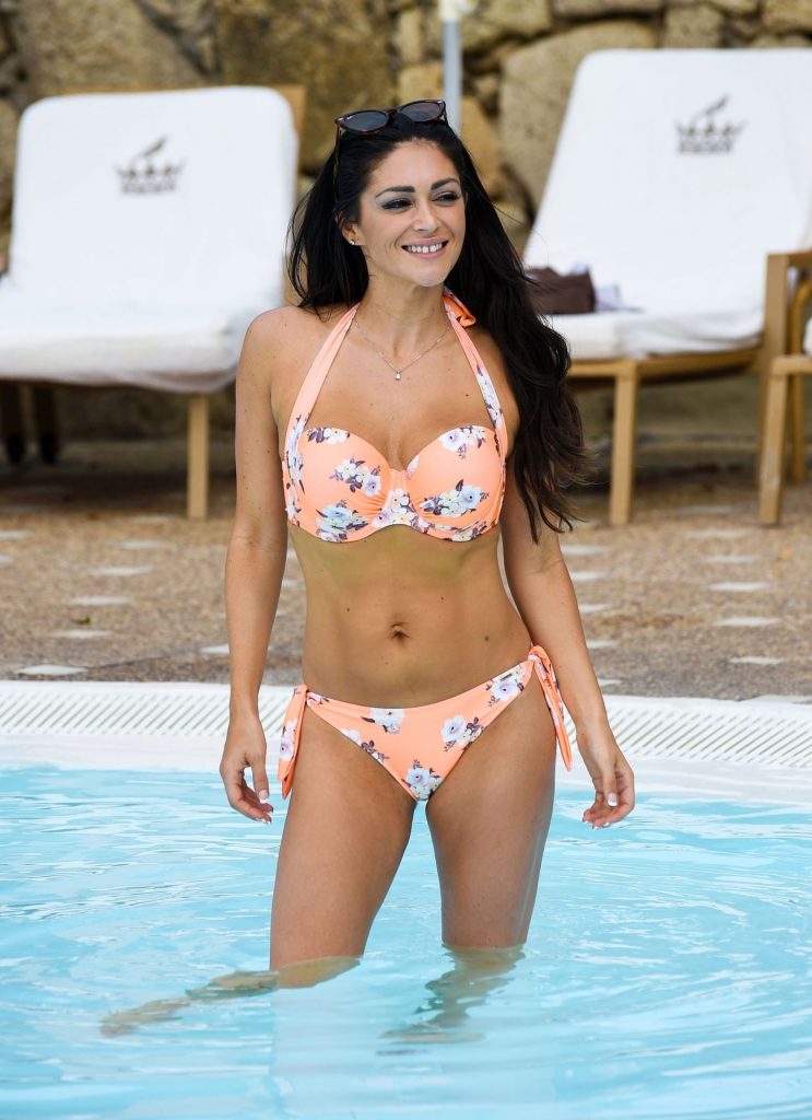 Bikini-Wearing Brunette Casey Batchelor Posing for Pictures gallery, pic 12