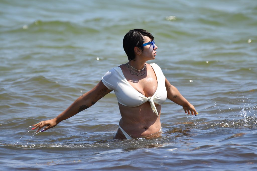 Voluptuous Brunette Jackie Cruz Shows Her Body in a Bikini gallery, pic 94