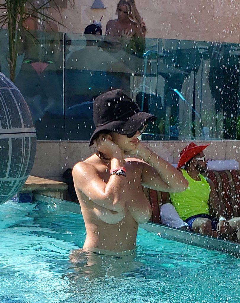Topless Tao Wickrath Lights Up a Pool Party in Las Vegas gallery, pic 26