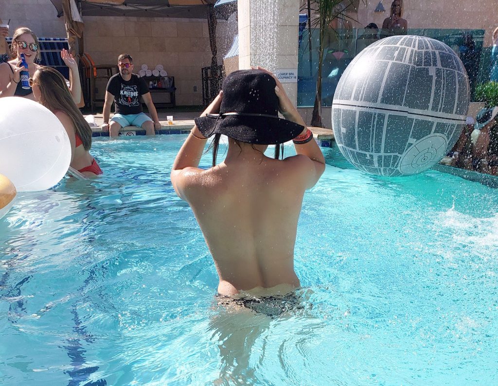 Topless Tao Wickrath Lights Up a Pool Party in Las Vegas gallery, pic 12