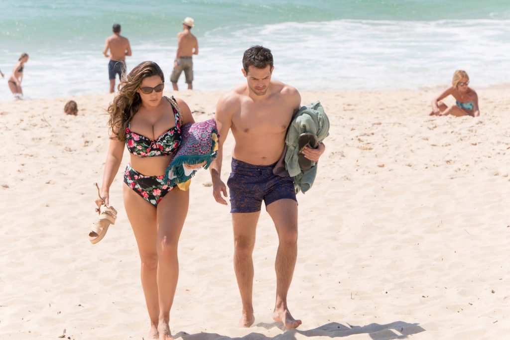 Brunette Babe Kelly Brook Shows Her Bikini Body in Portugal  gallery, pic 12