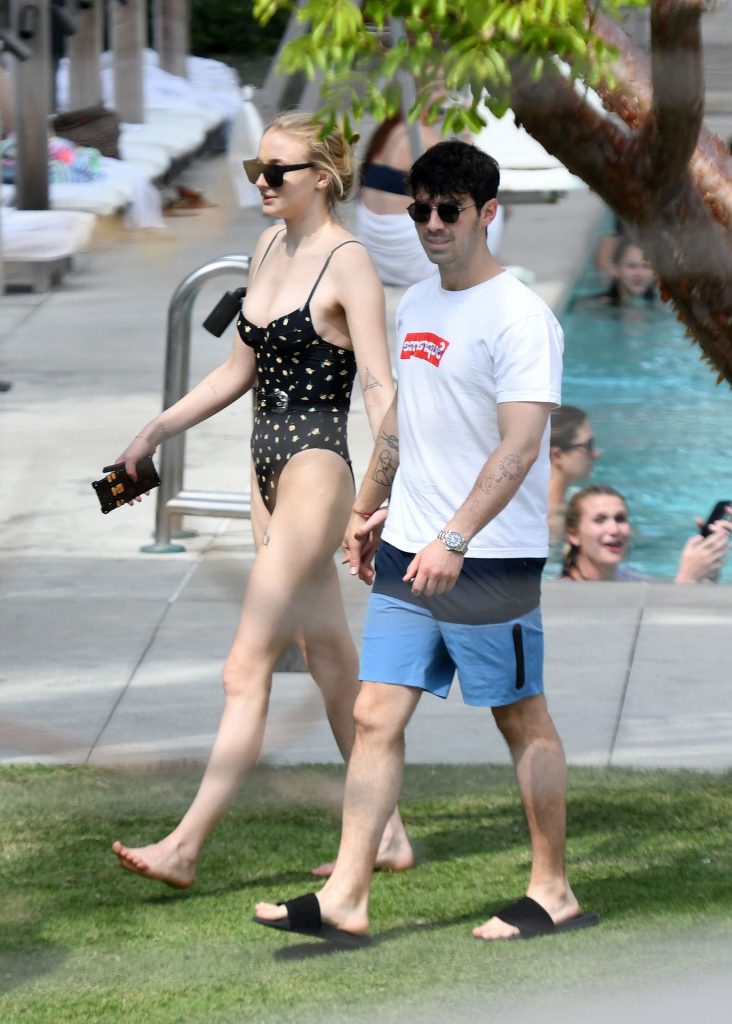 Smoldering Blonde Sophie Turner Wearing a Tight Black Swimsuit gallery, pic 12
