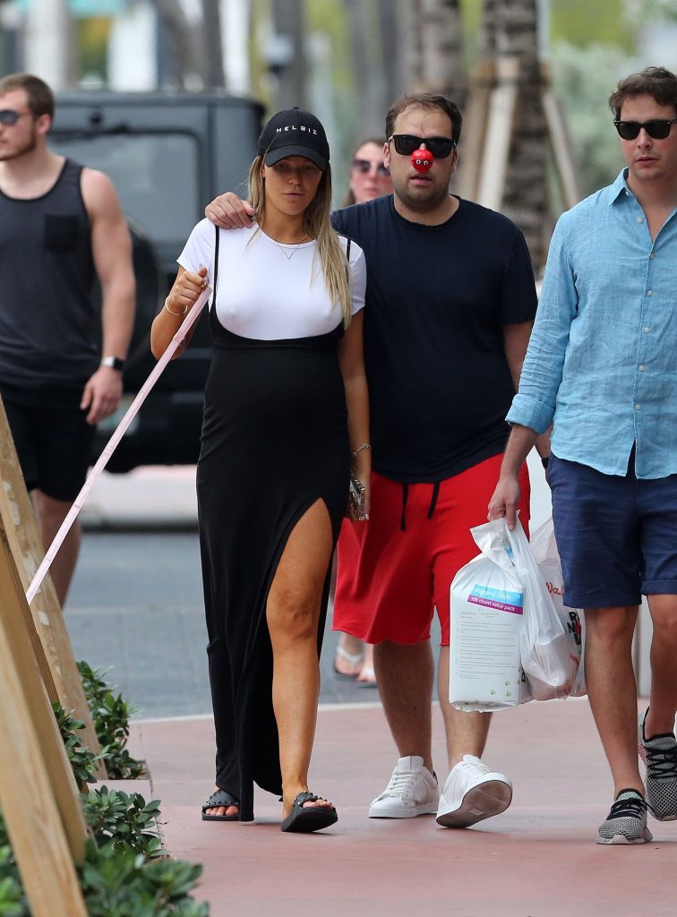 Very Pregnant Samantha Hoopes Walking Around with No Bra On gallery, pic 60