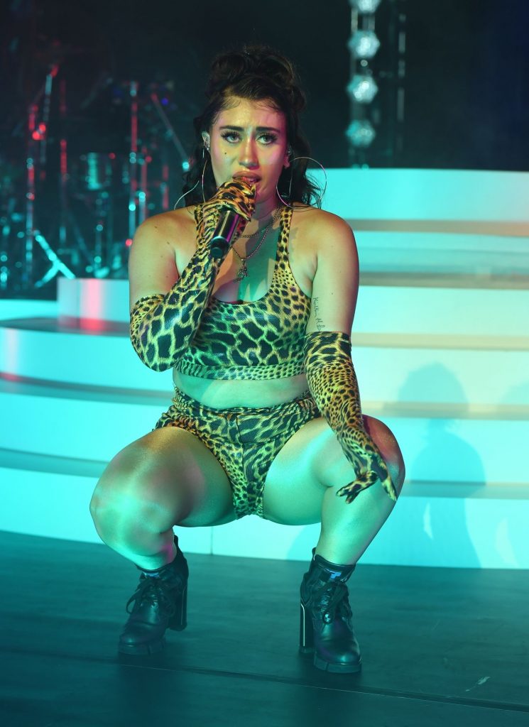 Sexy Singer Kali Uchis Shows Her Body During a Great Performance gallery, pic 36