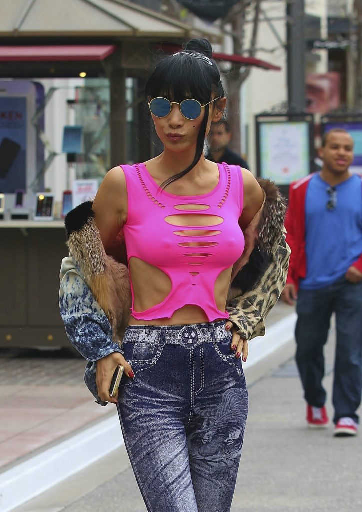 Dirty D-Lister Bai Ling Shows Her Hard Nipples While Shopping gallery, pic 10