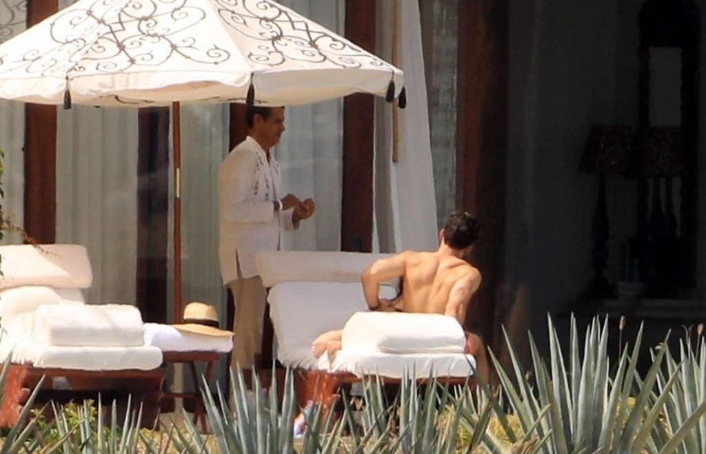 Bikini-Clad Emma Watson Hanging Out with Her Beefy Boyfriend gallery, pic 16