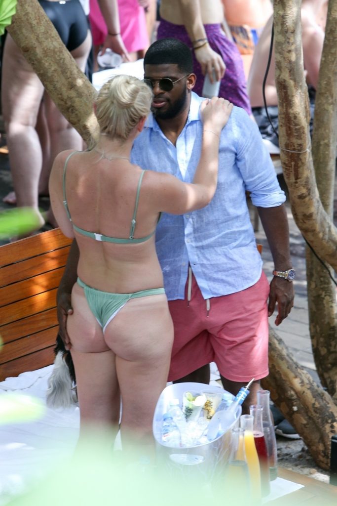 Bikini-Clad Lindsey Vonn Looking Sexy at a Pool Party in Miami gallery, pic 22