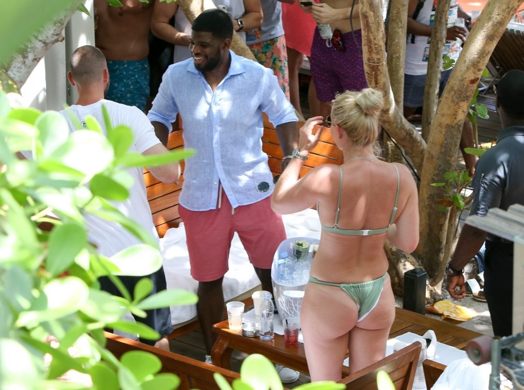 Bikini-Clad Lindsey Vonn Looking Sexy at a Pool Party in Miami gallery, pic 66