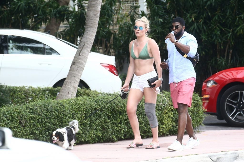 Bikini-Clad Lindsey Vonn Looking Sexy at a Pool Party in Miami gallery, pic 126