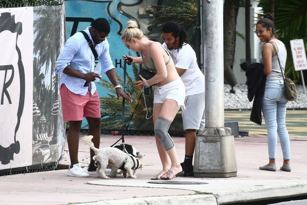 Bikini-Clad Lindsey Vonn Looking Sexy at a Pool Party in Miami gallery, pic 140