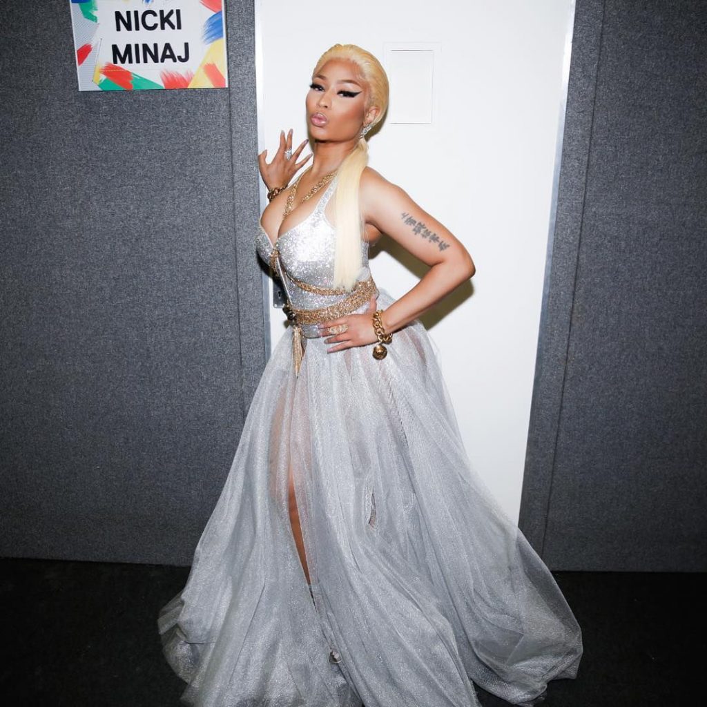 Voluptuous Blonde Nicki Minaj Shows It All in a Sexy Dress gallery, pic 24
