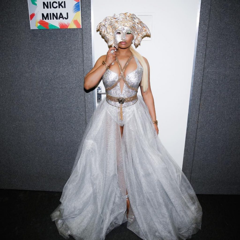 Voluptuous Blonde Nicki Minaj Shows It All in a Sexy Dress gallery, pic 26