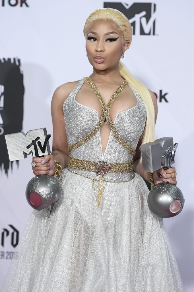 Voluptuous Blonde Nicki Minaj Shows It All in a Sexy Dress gallery, pic 8