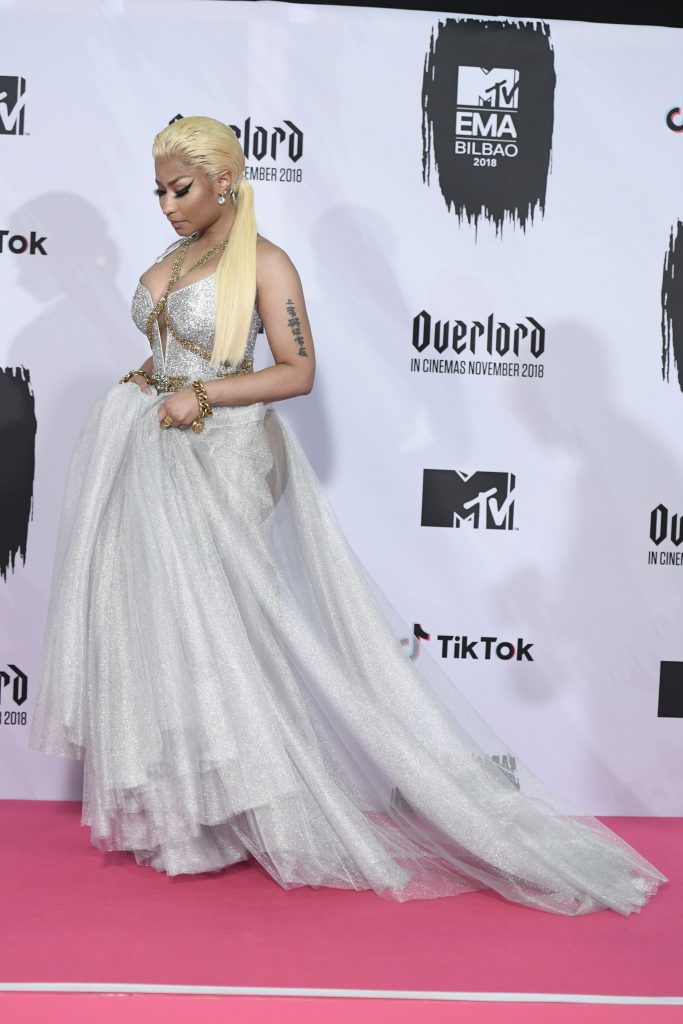 Voluptuous Blonde Nicki Minaj Shows It All in a Sexy Dress gallery, pic 12