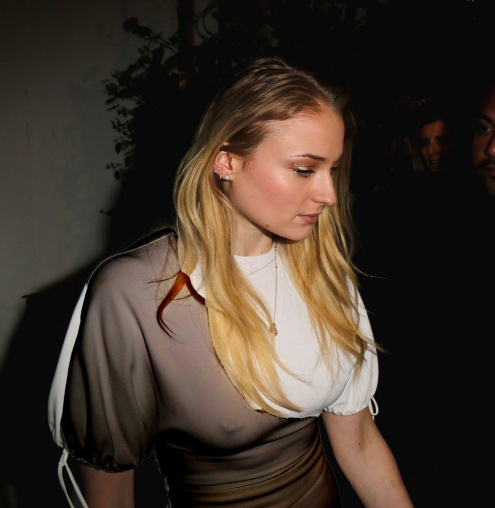 Beautiful Actress Sophie Turner Forgets to Wear a Bra in Public gallery, pic 2