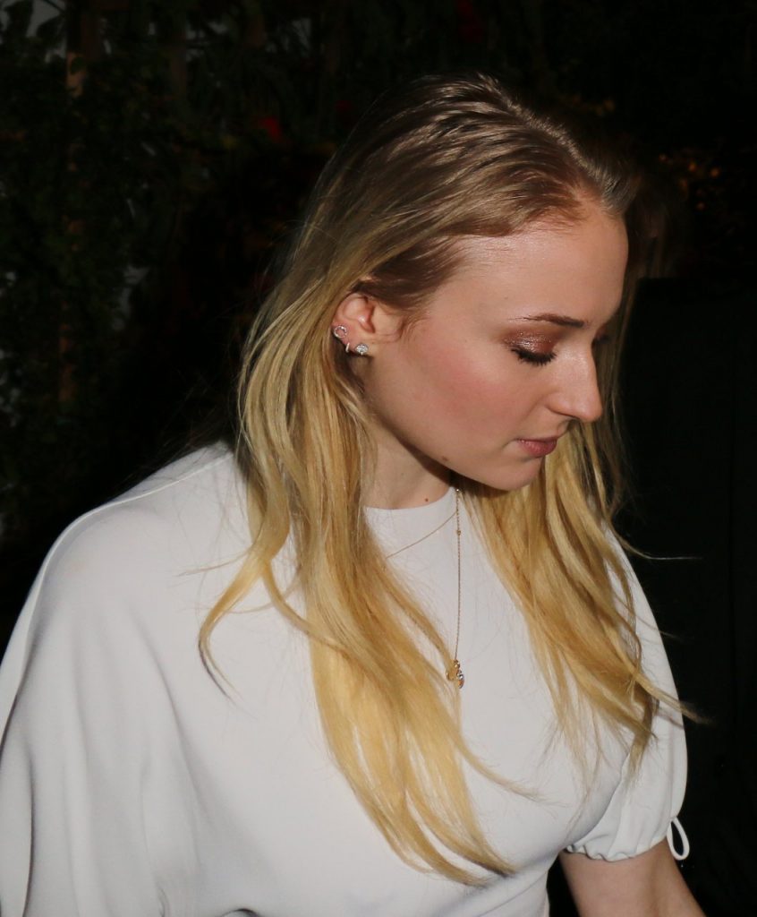 Beautiful Actress Sophie Turner Forgets to Wear a Bra in Public gallery, pic 4