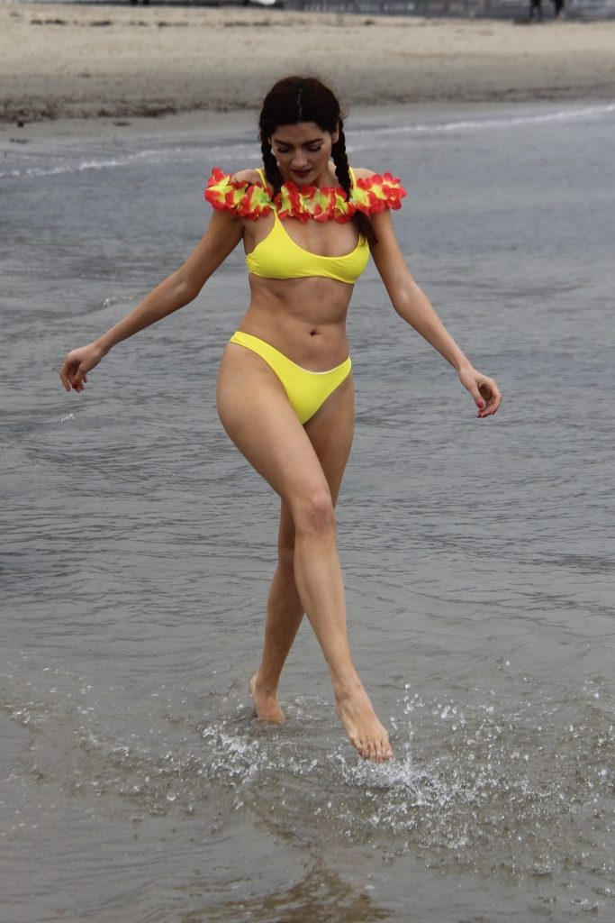 Braided Brunette Blanca Blanco Shows Her Ass in a Skimpy Bikini gallery, pic 38