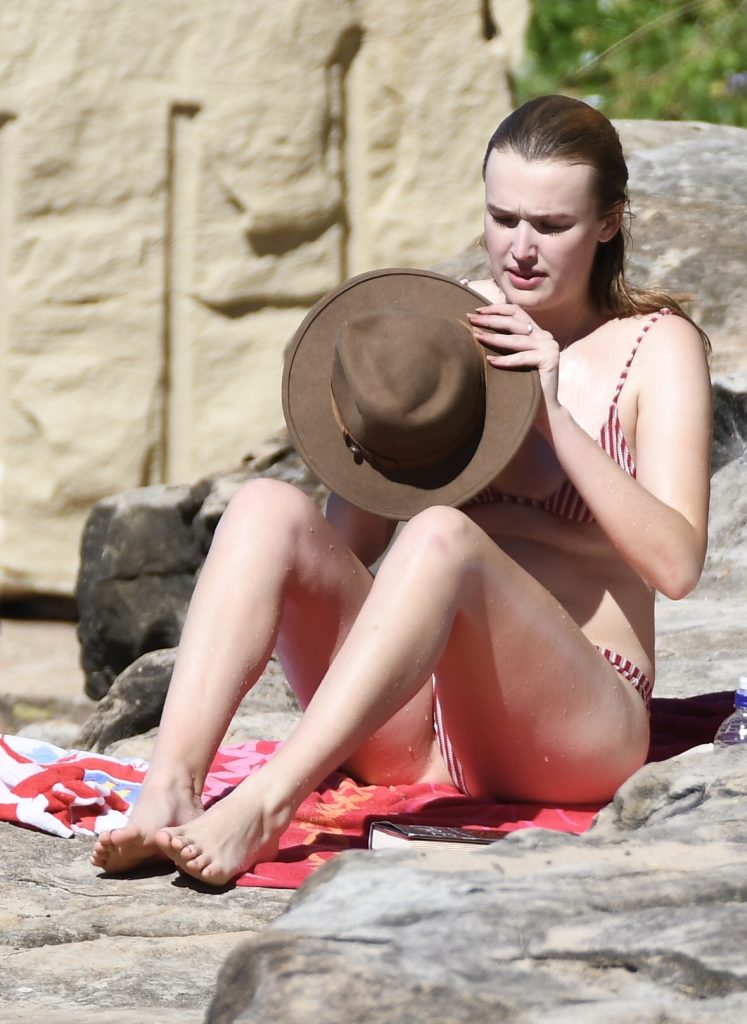 Maddison Brown Showing Her Pasty Bikini Body with No Shame  gallery, pic 14