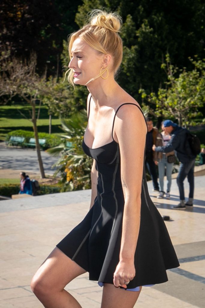 Sophie Turner Looks Divine While Posing a Breezy Black Dress gallery, pic 22