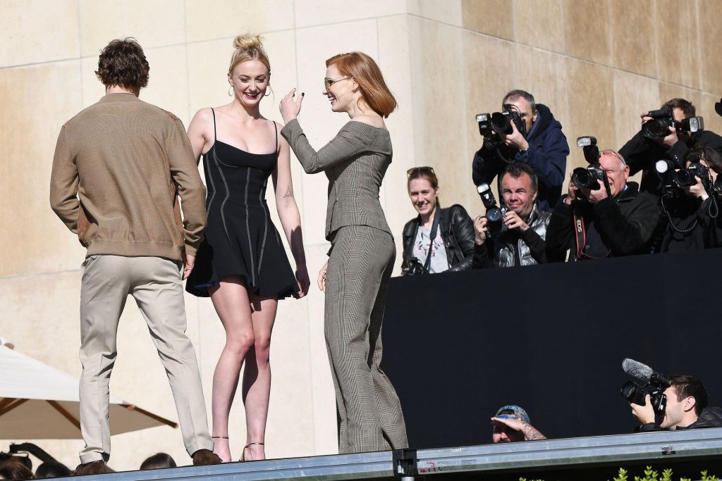 Sophie Turner Looks Divine While Posing a Breezy Black Dress gallery, pic 144