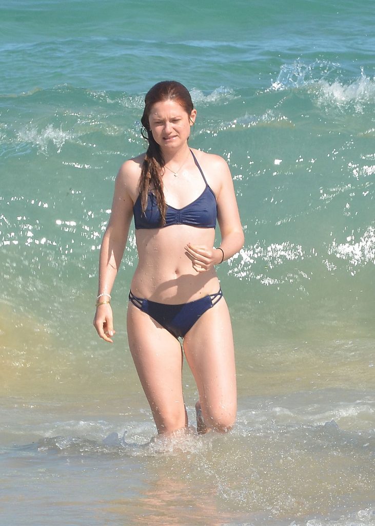 Harry Potter Celebrity Bonnie Wright Shows Off Her Bikini Body gallery, pic 82