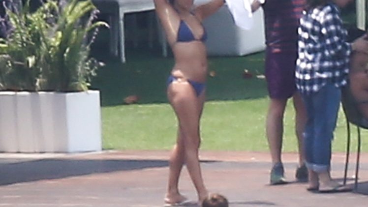 Ravishing Brunette MILF Eva Longoria Looking Hot in a Bikini