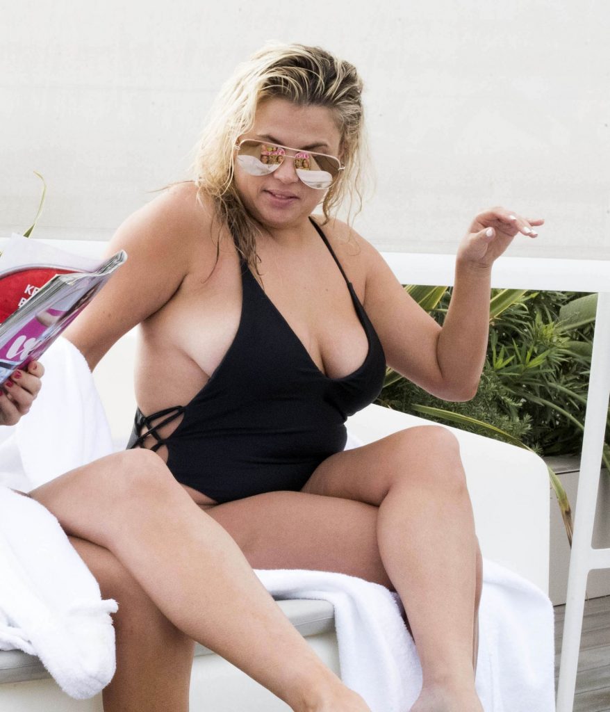 Lady Nadia Essex Shows Her Fat Body in a One-Piece Swimsuit gallery, pic 40