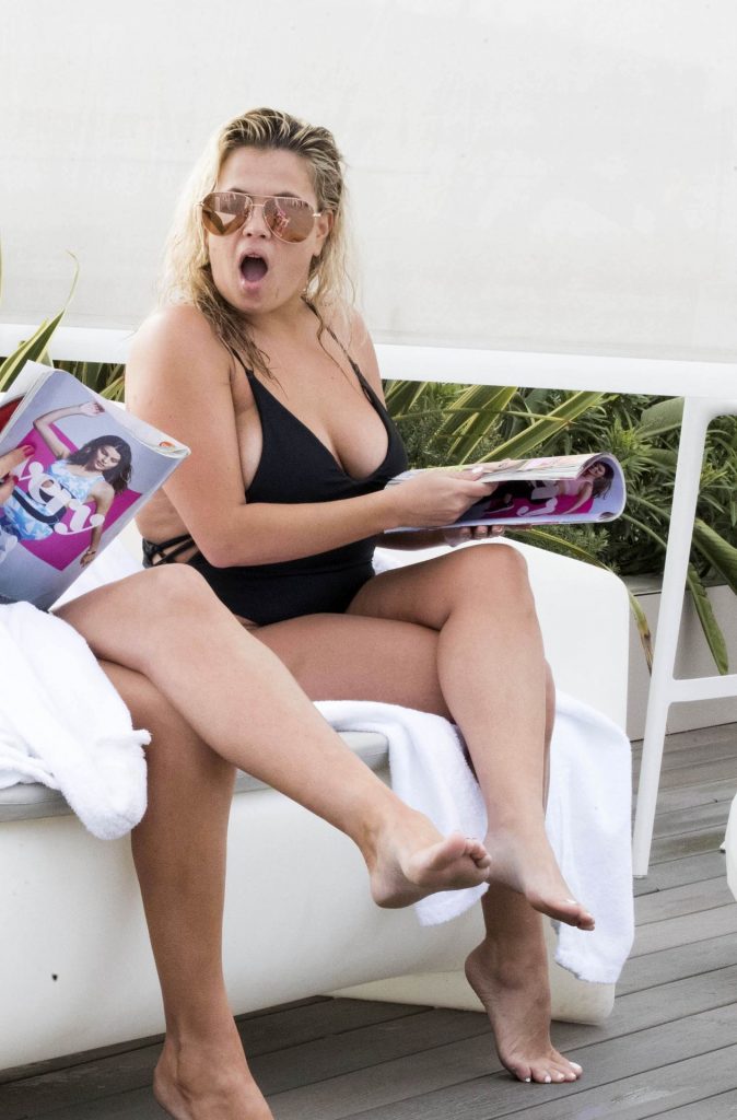 Lady Nadia Essex Shows Her Fat Body in a One-Piece Swimsuit gallery, pic 14