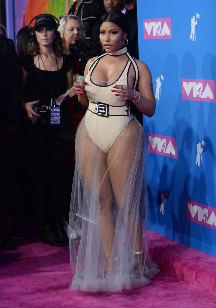 Nicki Minaj Showing Off Her Admirable Booty on the Red Carpet gallery, pic 52